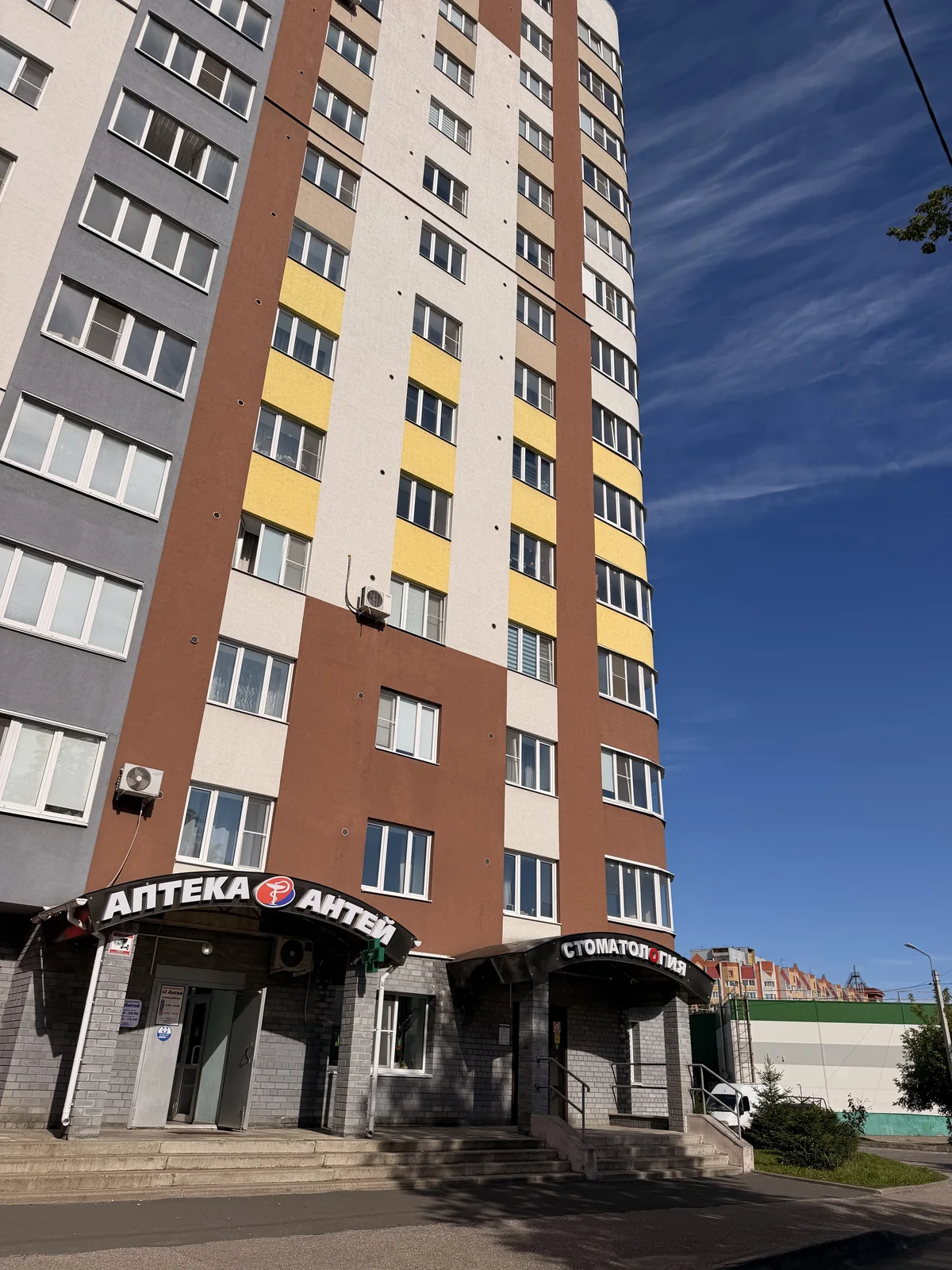 Здание, в котором находится стоматология